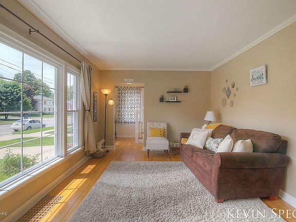 5th image of 1011 Alger St SE