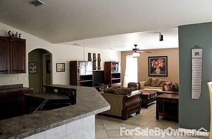 Open Floor Plan to Entertain
						:
						From Kitchen to Living Room.