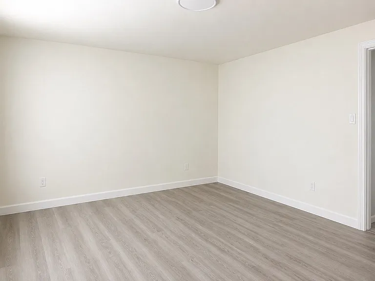 727 E Duane Ave #3 — Photo 3