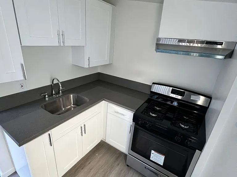 5634 Auckland Ave — Photo 3