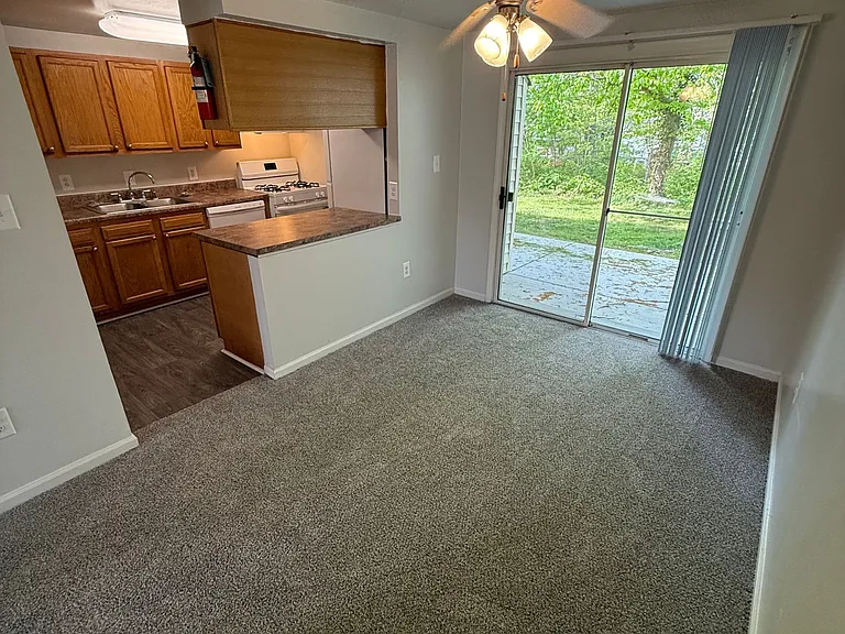 Longview — Photo 110