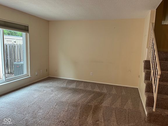 4th image of 4227 Greenway Dr