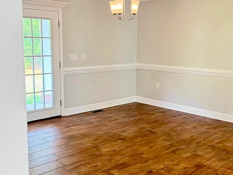 406 Vanguard St — Photo 8