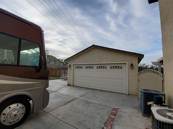 detached 2 car garage 