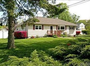 25 Fairview Ave, Islip Terrace, NY 11752