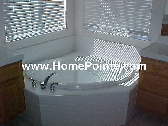 Master Bath W/ Oval Tub