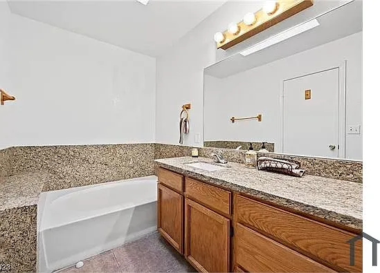 1633 Palmae Way — Photo 11