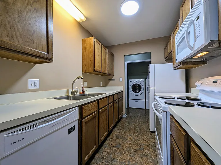 406 Franklin St — Photo 8
