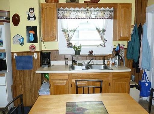 3rd image of 62 Paine St