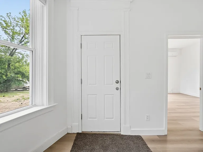568 Hale Ave — Photo 4