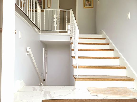 3rd image of 4516 Blackhawk Ln
