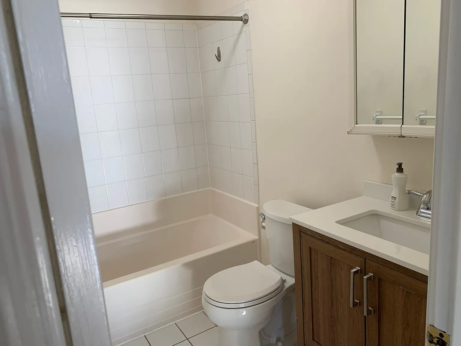 3 bed, 1300 sqft, $2,700 — Photo 4
