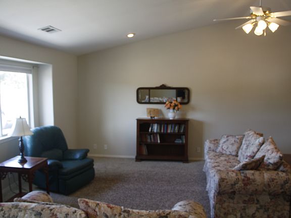 Living Rm w/Vaulted Ceiling