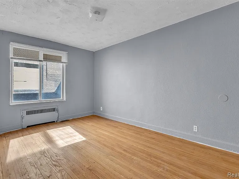 17701 Manderson Rd — Photo 38