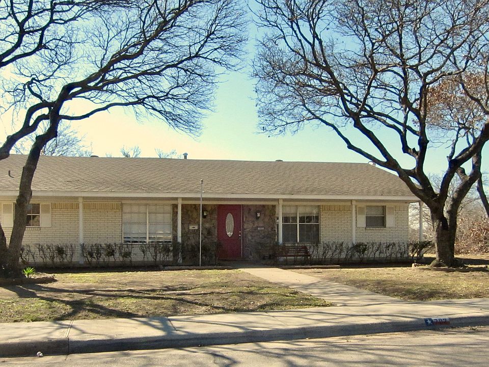 1st image of 702 E Cherry St