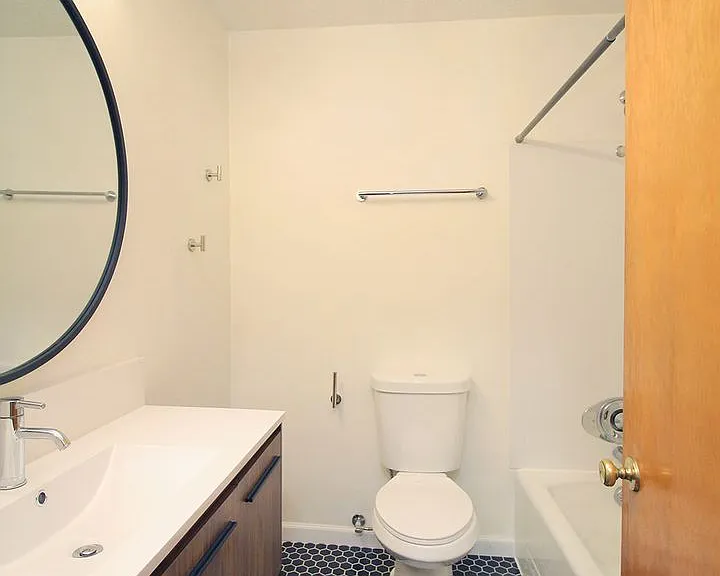 3230 SW Marigold St — Photo 5