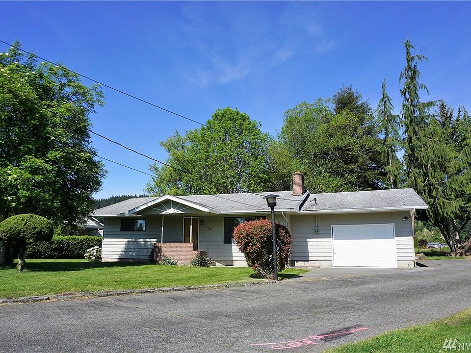 Great Sumner location - walking distance to local amenities!  New exterior paint.