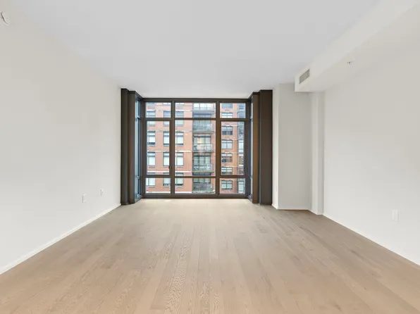 1425 Hudson Street image 1 of 29