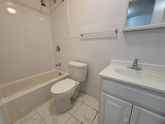 4th image of 2693 Morris Ave #Dd