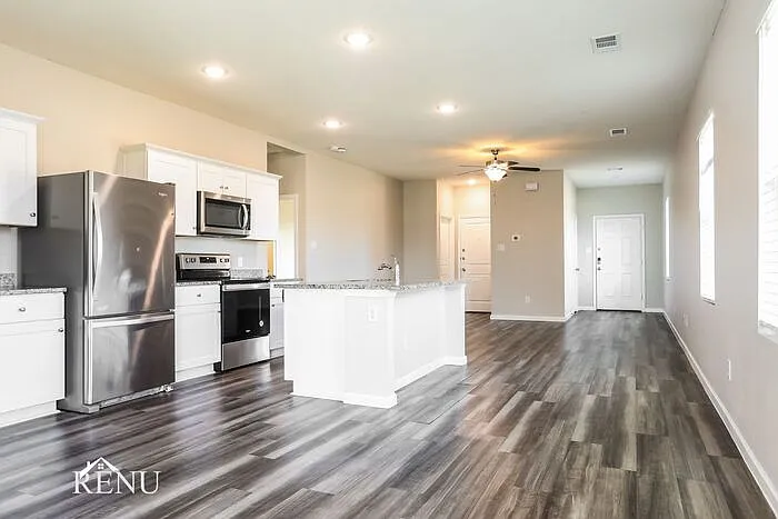 3 bed, 2.0 bath, 1412 sqft, $1,890 — Photo 4