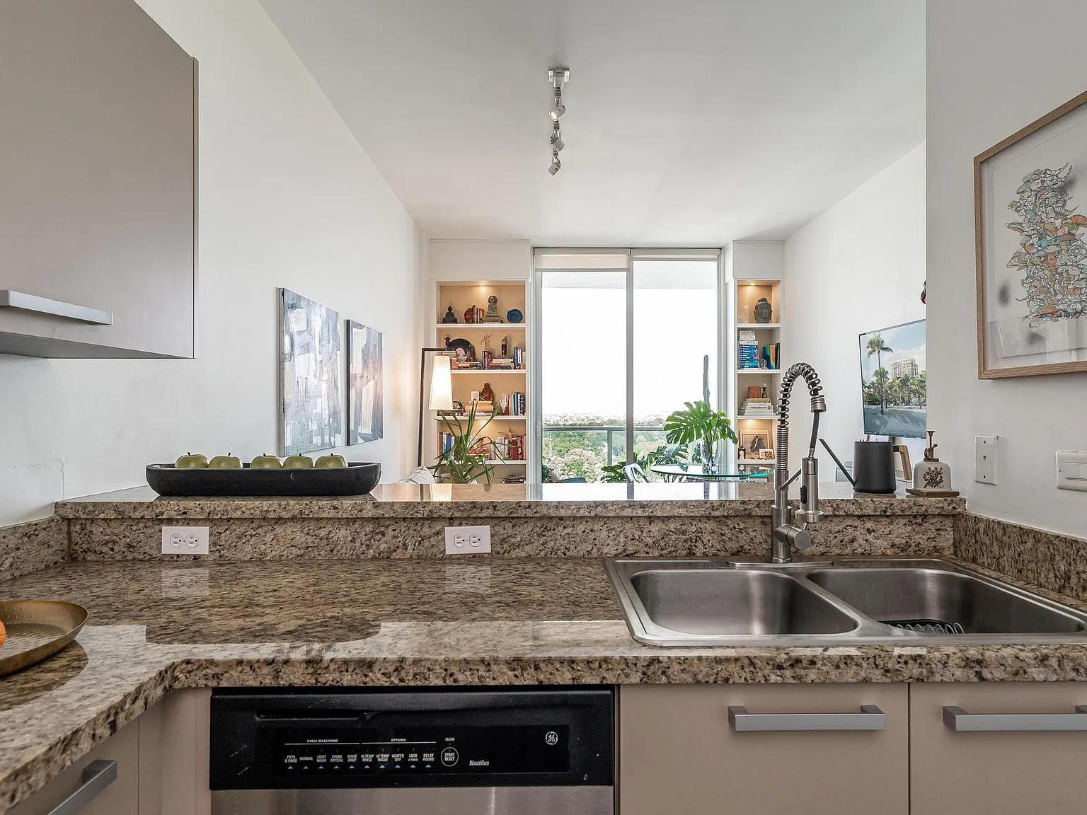 2525 SW 3rd Ave — Photo 4