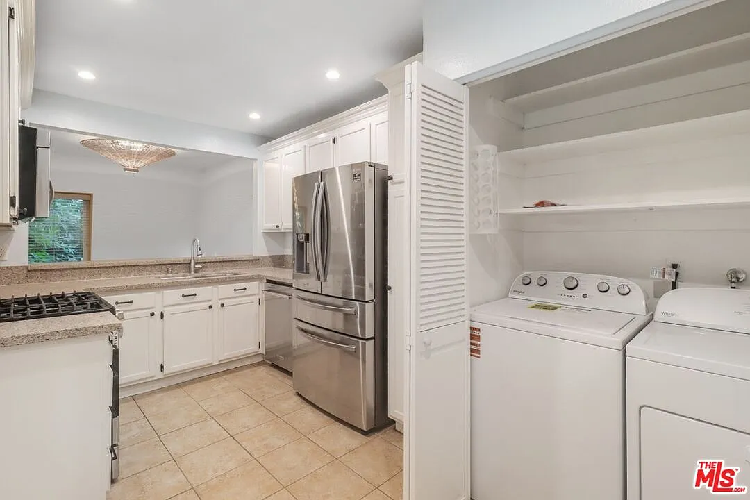 2 bed, 2.0 bath, 1190 sqft, $3,450 — Photo 3