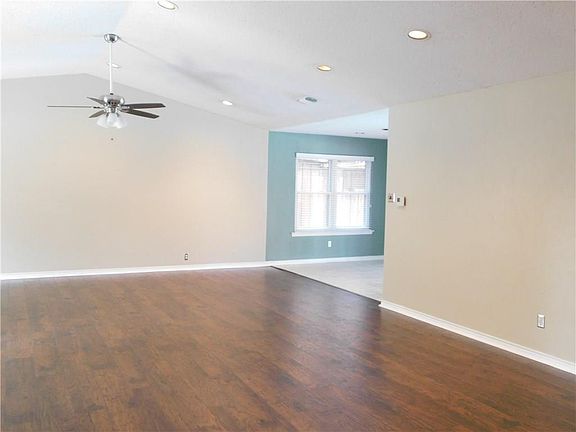 3rd image of 644 Red River Dr