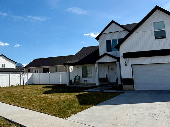 2nd image of 566 W Saddleback Rd N