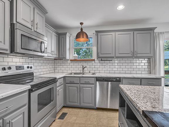 5th image of 106 Cross Valley Dr