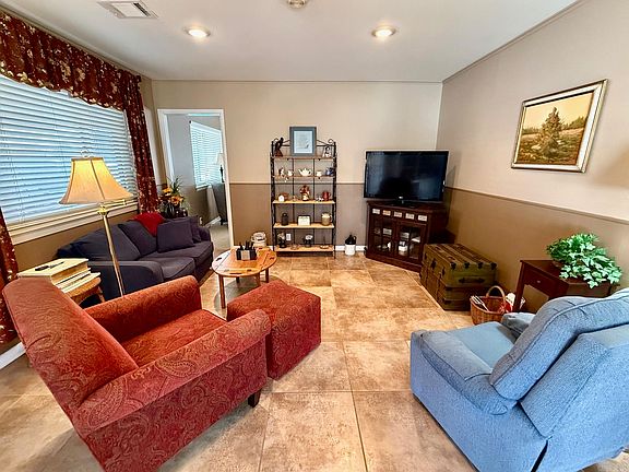 2nd image of 204 Mitchell St