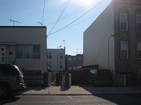 4th image of 49 28 Ave