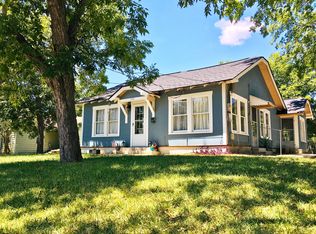 608 E Mountain St, Seguin, TX 78155