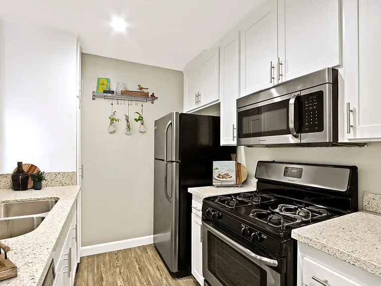 Sepulveda West Apartments — Photo 75