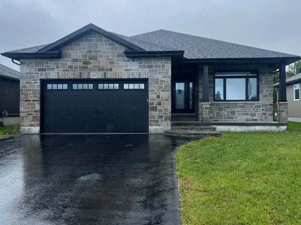 29 Gavin Cres, Quinte West, ON K8V 0H2