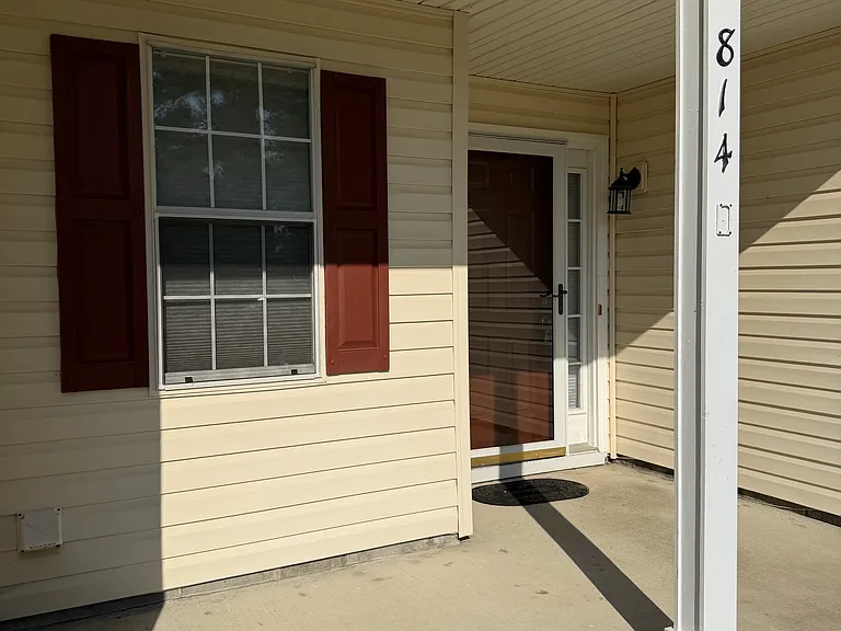 814 Holbrook Dr — Photo 16