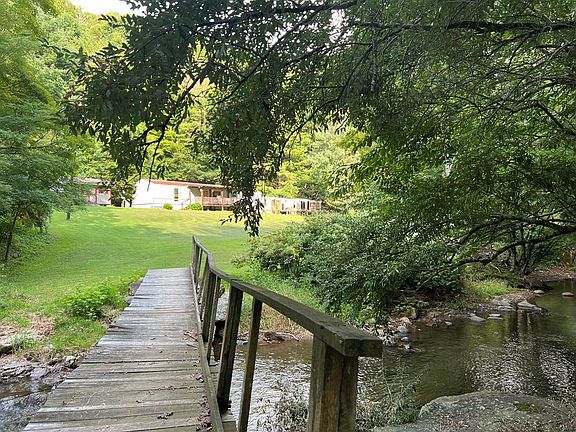 3rd image of 125 Fees Ridge Ln