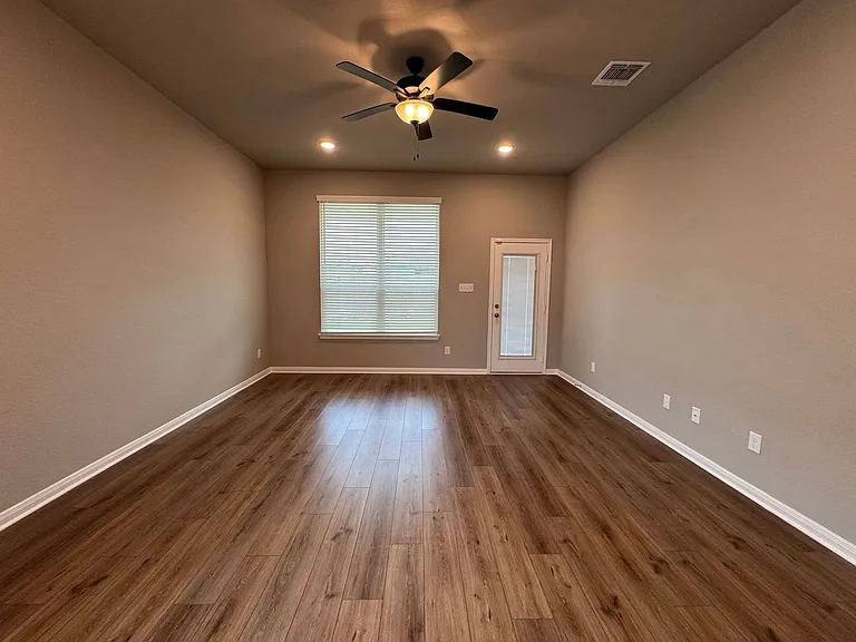 1312 Dowdy Dr — Photo 10