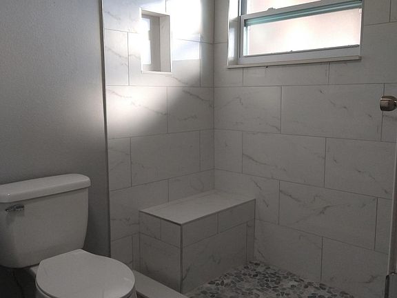 5th image of 406 Woodside Dr