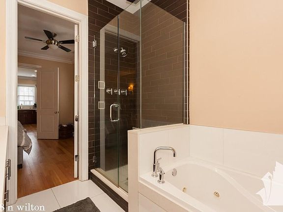 3rd image of 3718 N Wilton Ave #218