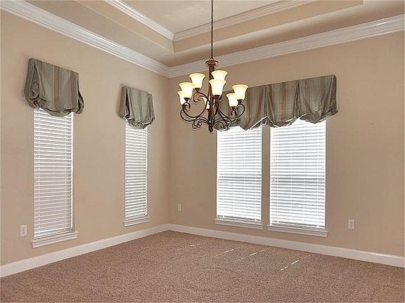 3rd image of 5302 Colonial Park Ln