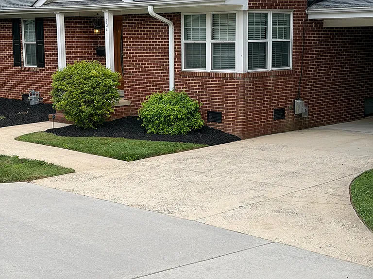 2012 S Mebane St #104 — Photo 4