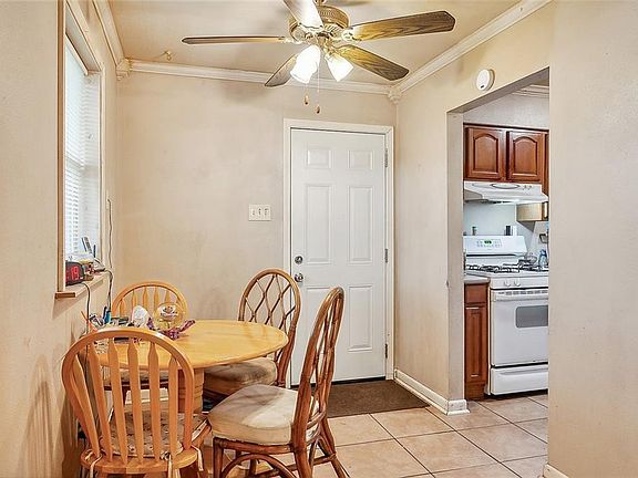 4th image of 2601 Ridgefield Dr