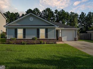 28 Twin Oaks Pl, Savannah, GA 31407