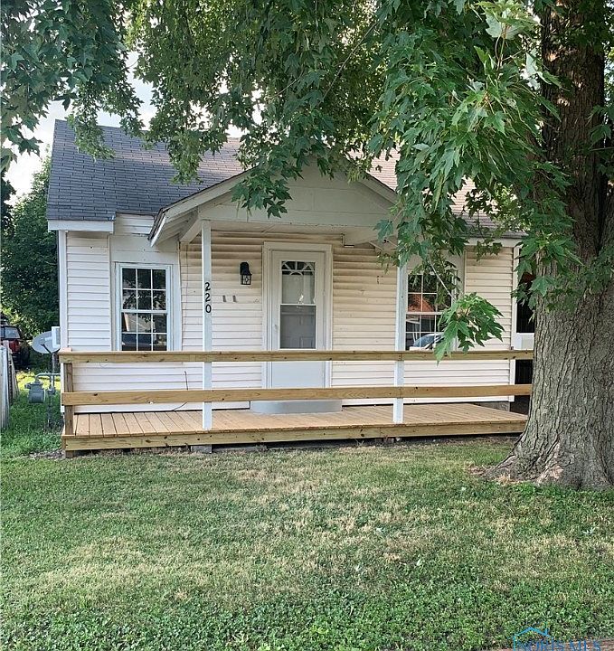 1st image of 220 E Jones St