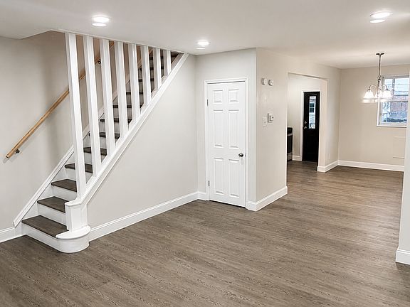 3rd image of 2557 Shields St