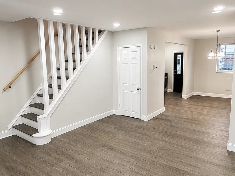 2557 Shields St — Photo 3
