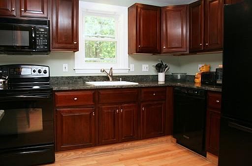 5th image of 18 Stearns Dr