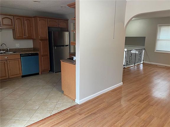 5th image of 8903 Evanston Ave