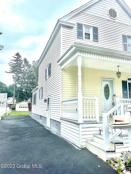3rd image of 527 Vischer Avenue