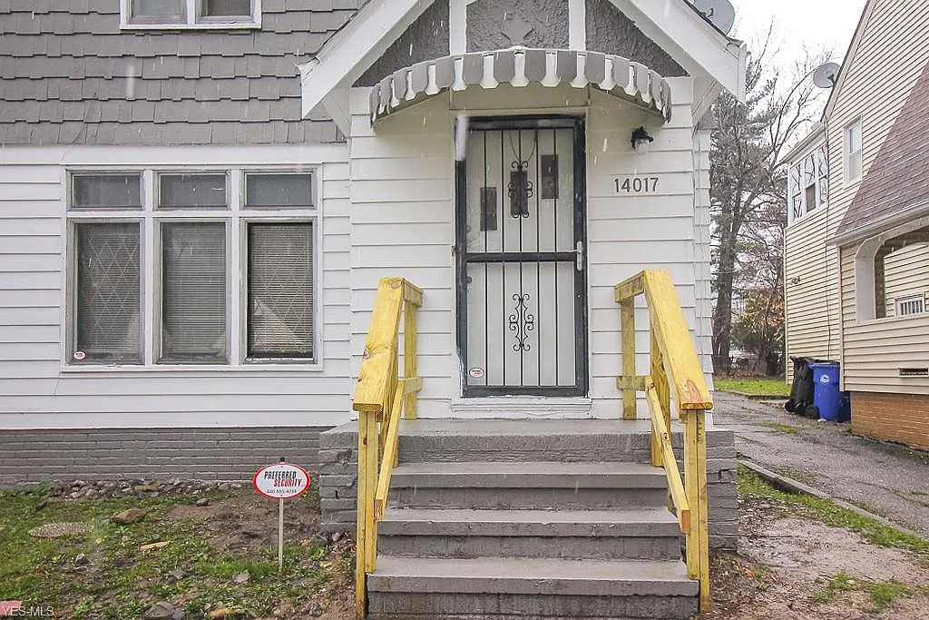 14017 Saybrook Ave photo 1